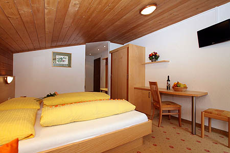 Apartments Vacation flats Deluxe rooms Haus Chrysanth in Serfaus at the Sun plateau